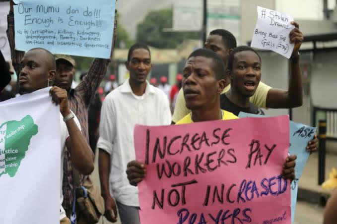 Best Side Hustles for Civil Servants in Nigeria